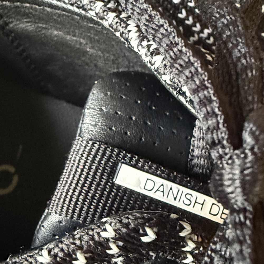 ECCO DANISH DESIGN ladies sneaker euro 41. US 10.5 INTRINSIC KARMA TIE SHOE - Picture 5 of 8